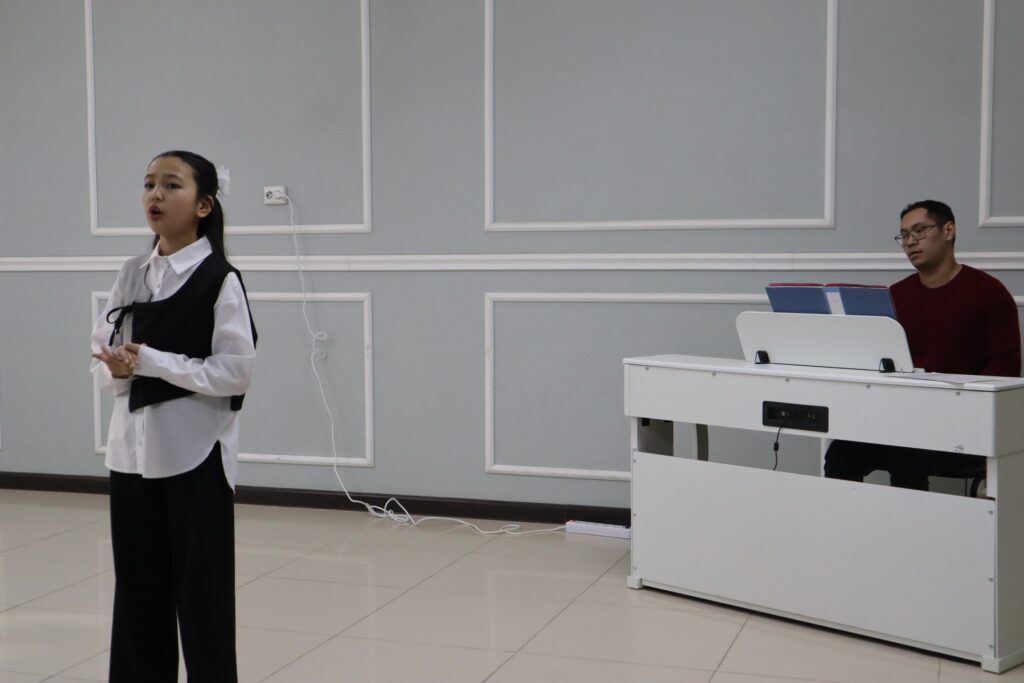 І сыныптардың академиялық емтихандары өтті.